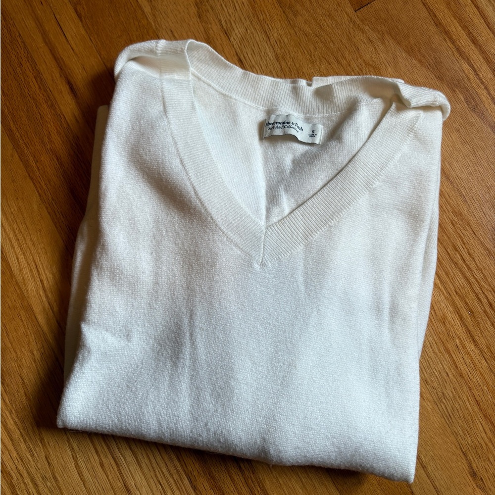 Abercrombie & Fitch Soft AF V-Neck Sweater